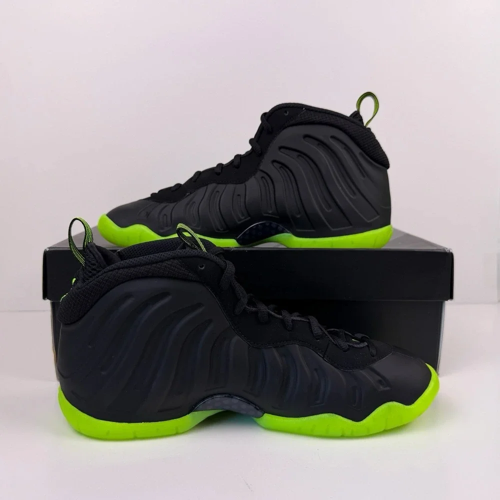 Nike Foamposite One Sneakers Size 7 Youth Black/Volt HF0977-001